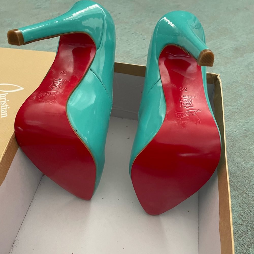 Authentic Christian Louboutin Heels Bermuda color